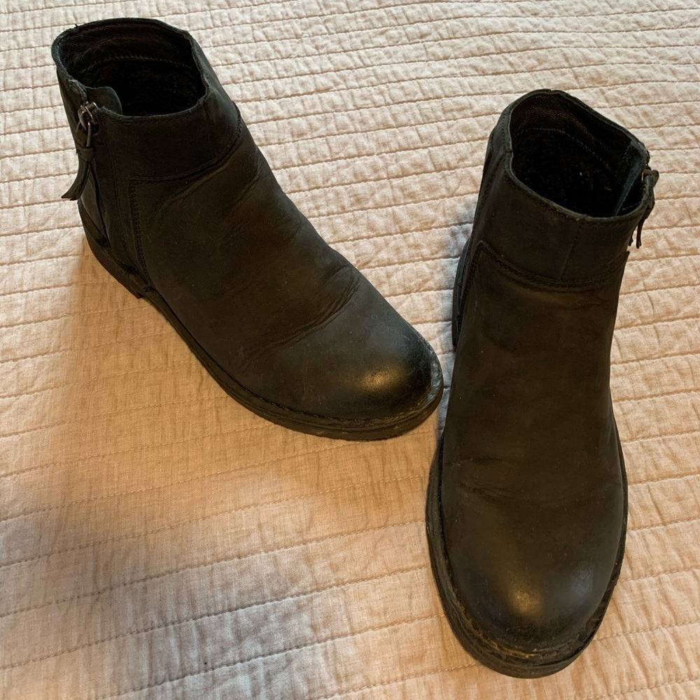 Women’s Ugg leather boots